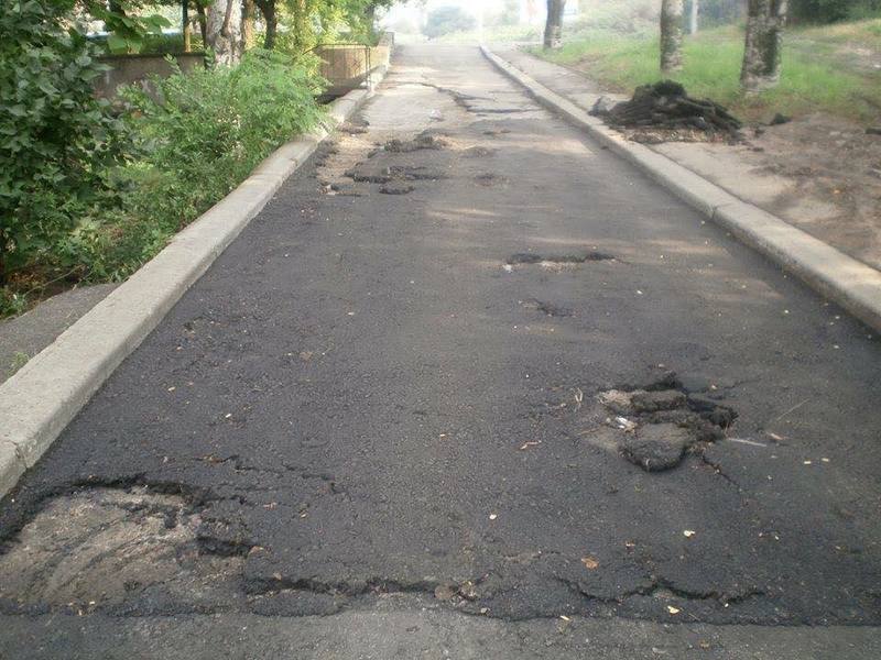 В Запорожье начали ремонт внутридворовых дорог