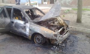 В Запорожье полностью сгорел автомобиль Nissan - ФОТО