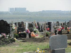 На запорожские кладбища ограничили въезд автотранспорта