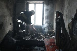 В Запорожье произошел пожар в многоэтажном доме - ФОТО