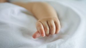 Нужна помощь: в запорожской больнице мама бросила новорожденного сына - ФОТО