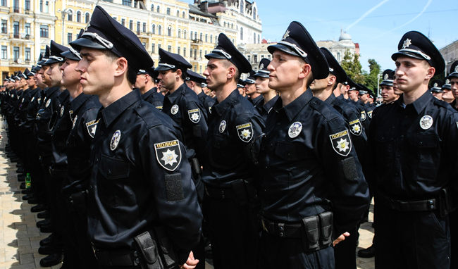 На праздники 8 и 9 мая следить за порядком на улицах выйдут 16 тысяч правоохранителей