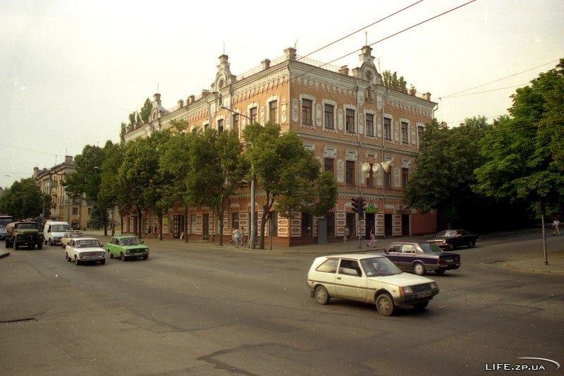 В Запорожье депутаты обеспокоены намерениям коммерсантов построить гостиницу около исторического здания