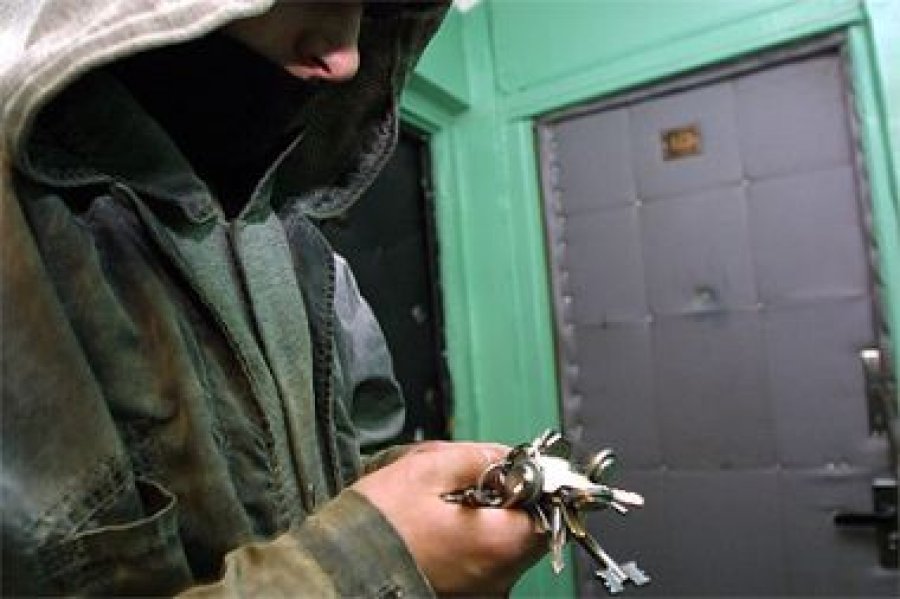 В Запорожье квартирные воры ограбили пeнсионера и тут же были пойманы на «горячем» - ВИДЕО