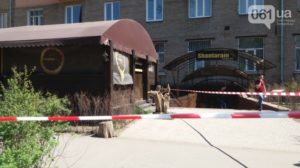 В Запорожье демонтируют летнюю площадку кафе «Шантарам»