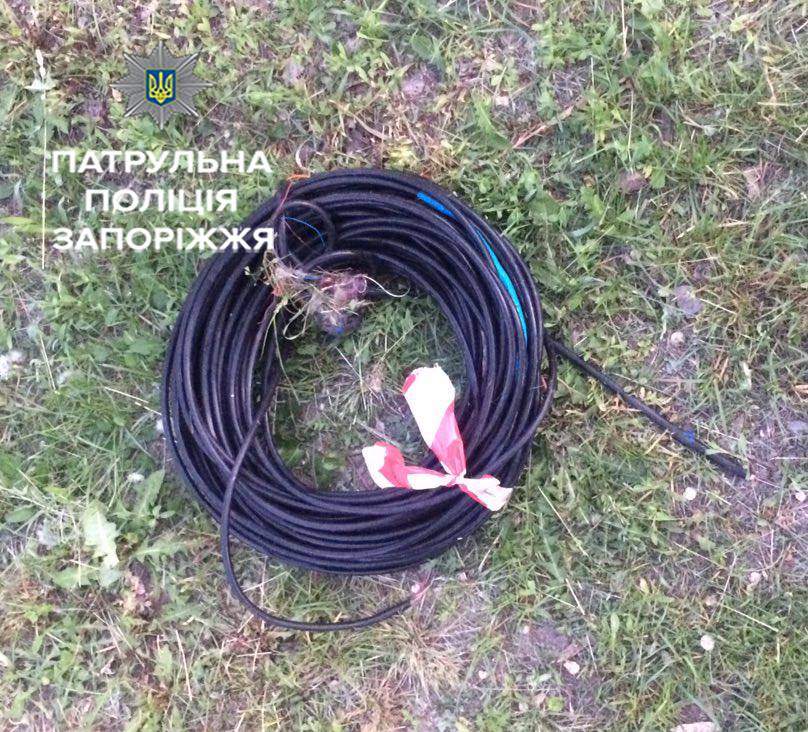 Дважды за ночь: в Запорожье задержали кабельных воров - ФОТО
