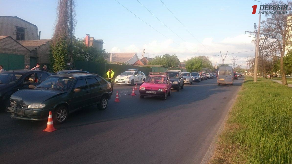 В Запорожье произошло масштабное ДТП: столкнулись четыре автомобиля - ФОТО