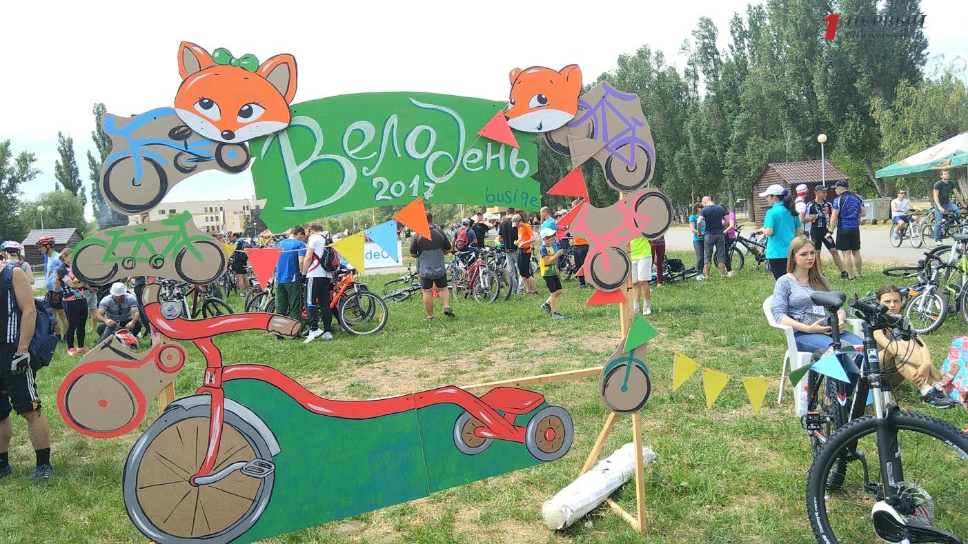 В Запорожье состоялся многотысячный велопробег - ФОТО