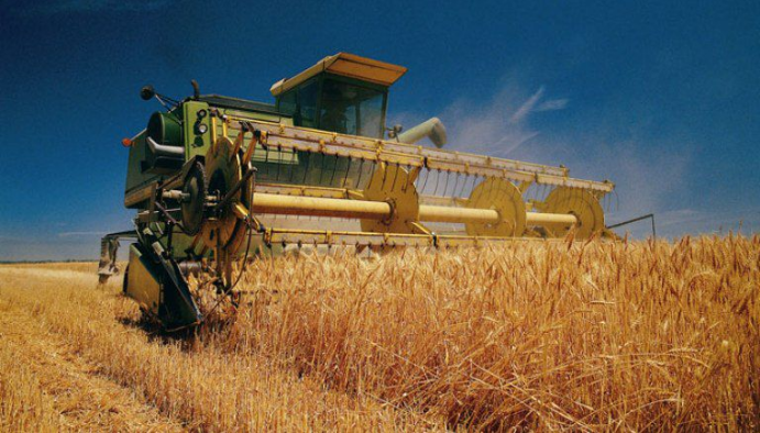 Запорожские аграрии начали собирать урожай 2017 года