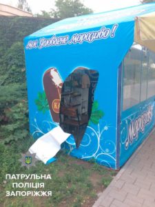 Неравнодушный житель Запорожья помешал вору украсть кегу из-под лимонада - ФОТО