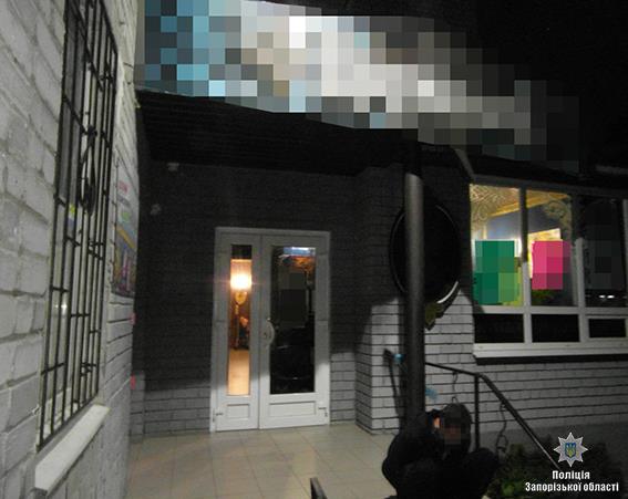 В Запорожье ночью мужчина пытался ограбить салон красоты - ФОТО