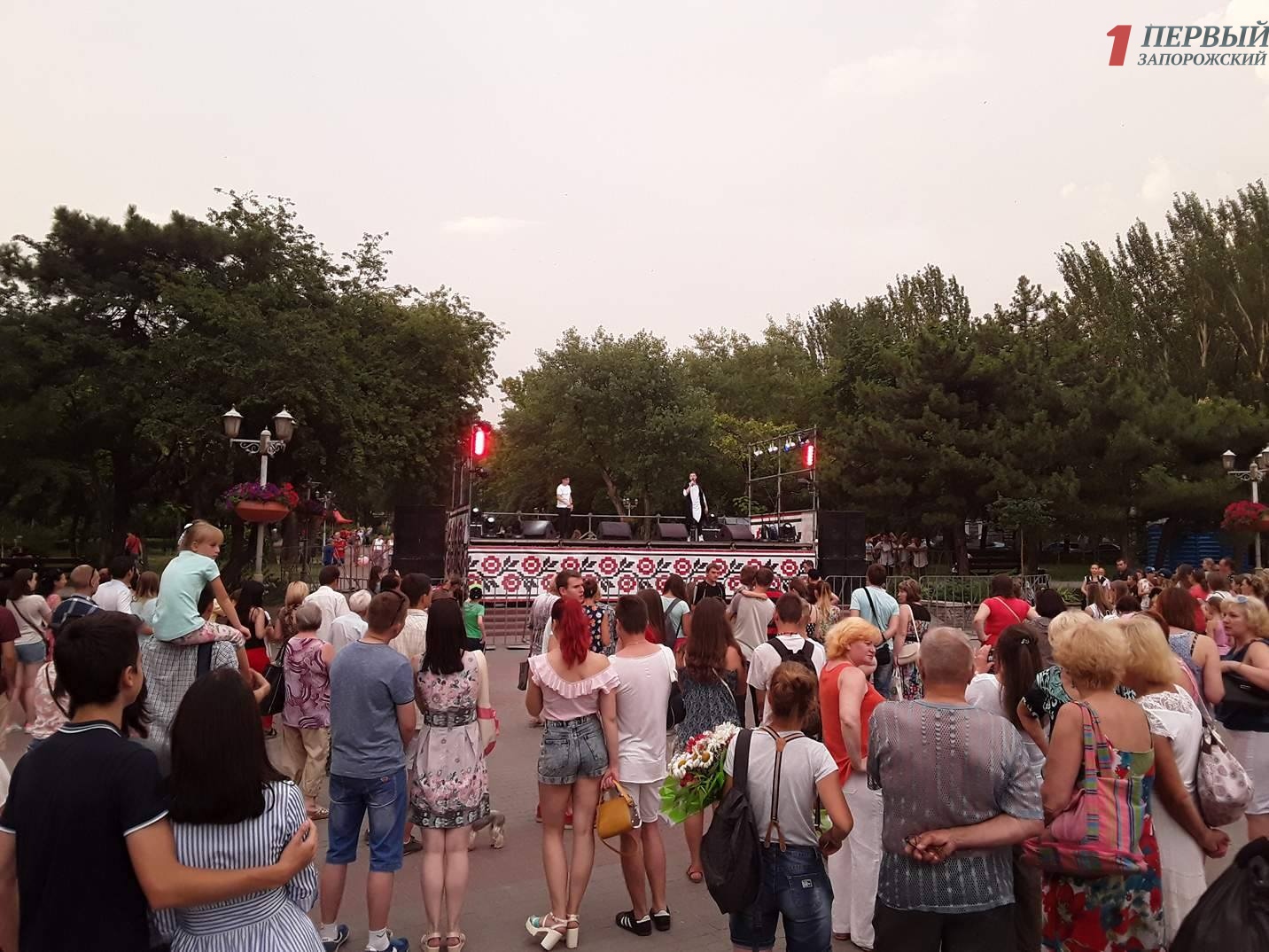 В Запорожье состоялся праздничный концерт ко Дню Конституции - ФОТО, ВИДЕО