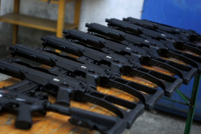 В Запорожье у пенсионера дома полиция обнаружила целый арсенал разнообразного оружия - ФОТО