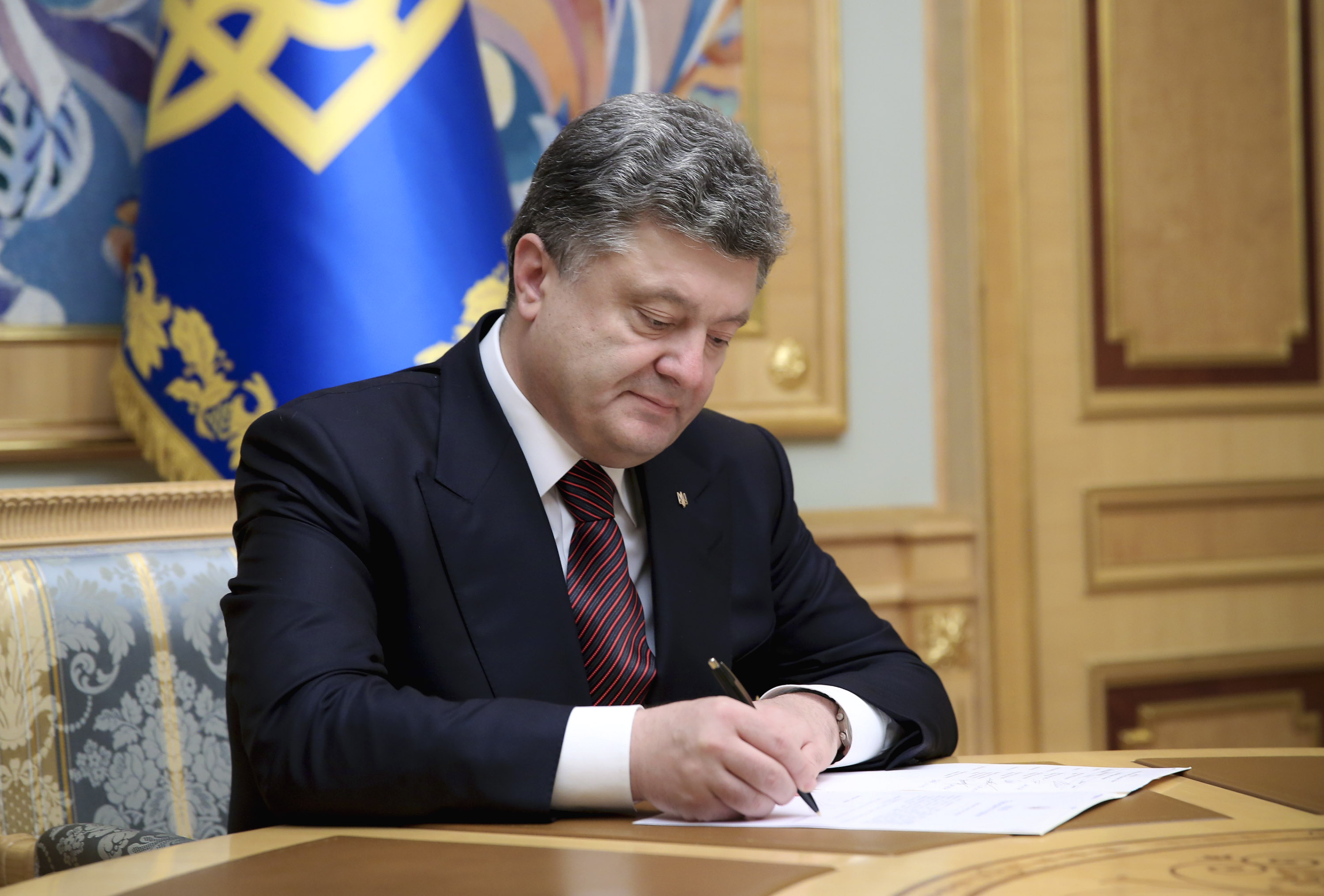 Президент Украины отметил наградами троих запорожцев