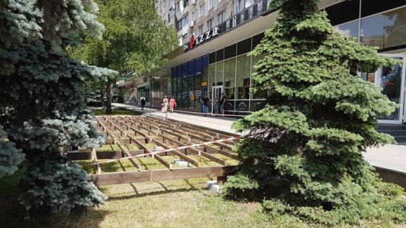 В Запорожье снова разгорелся скандал вокруг строительства летней площадки в центре города: коммерсанты заявляют о вымогательстве