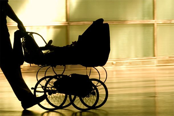 В Запорожье ночью двое мужчин украли детские велосипеды и коляску - ФОТО