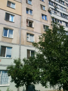 В Запорожье мужчина случайно упал с четвертого этажа