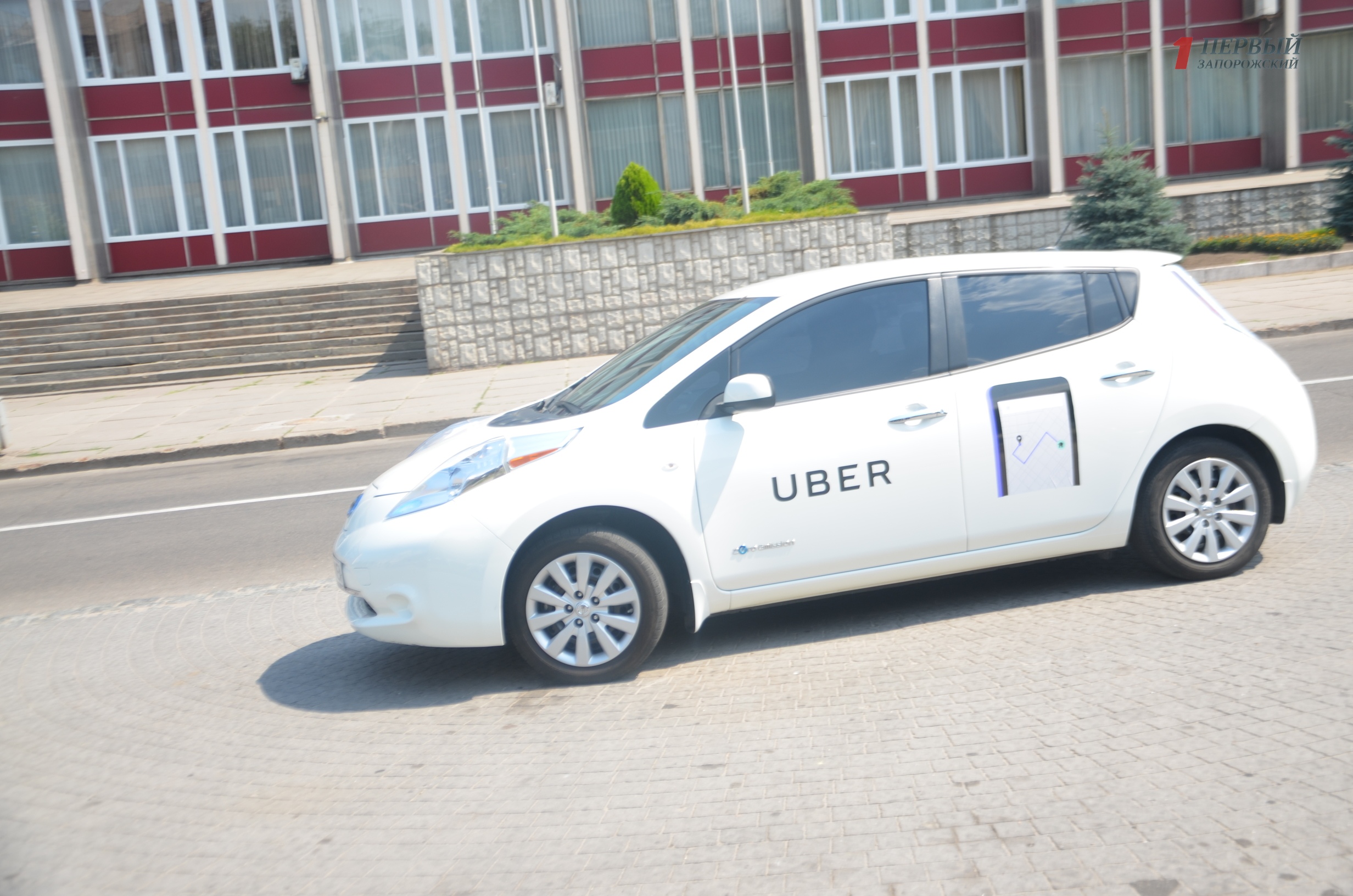 В Запорожье запустили такси Uber: как это работает - ФОТО