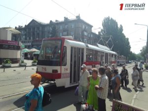 Сегодня на линию вышел первый трамвай, собранный в Запорожье - ФОТО