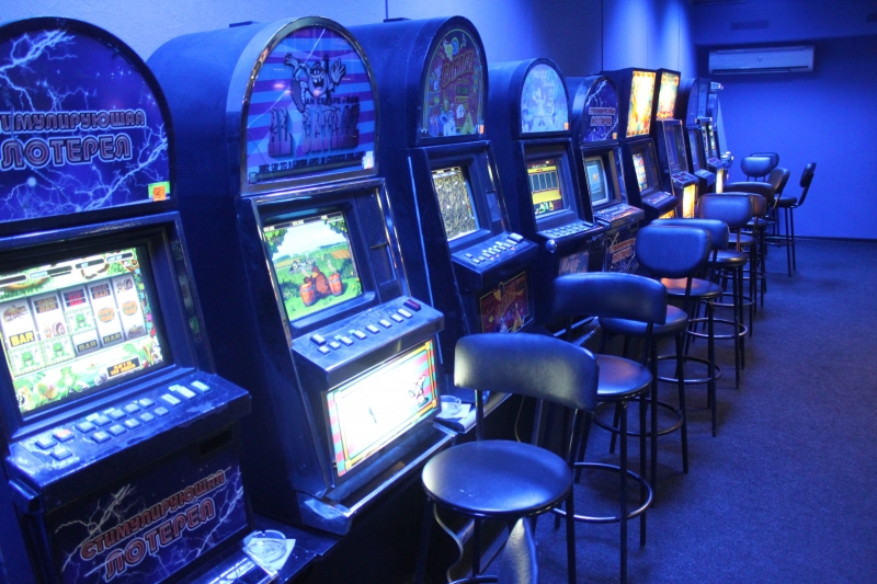 В Запорожье закрыли подпольный зал игровых автоматов, который работал в центре города под прикрытием лотереи - ФОТО