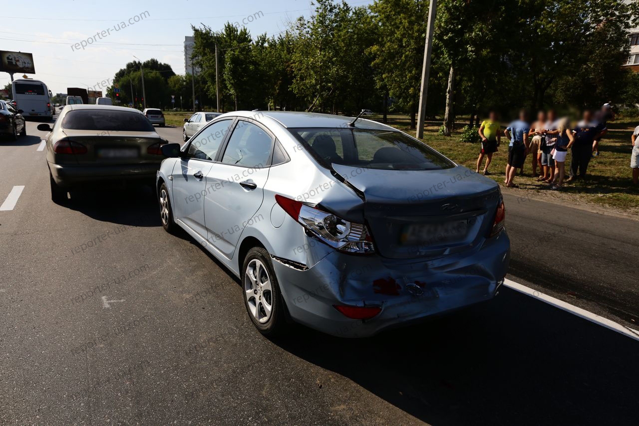 В Запорожье на Набережной столкнулись три автомобиля – ФОТО