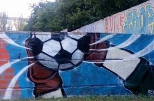 В Запорожье на стене стадиона «Локомотив» появились новые граффити
