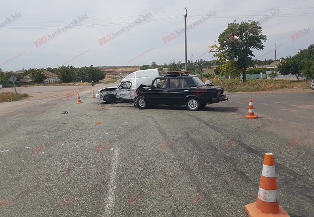 В Запорожской области столкнулись два автомобиля: водители госпитализированы – ФОТО, ВИДЕО