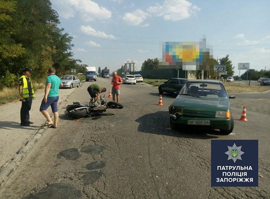 В Запорожье мотоцикл столкнулся со «Славутой» — ФОТО