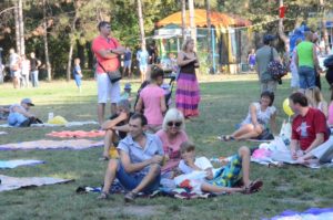 Запорожцы провели последние выходные лета на семейном арт-пикнике - ФОТО