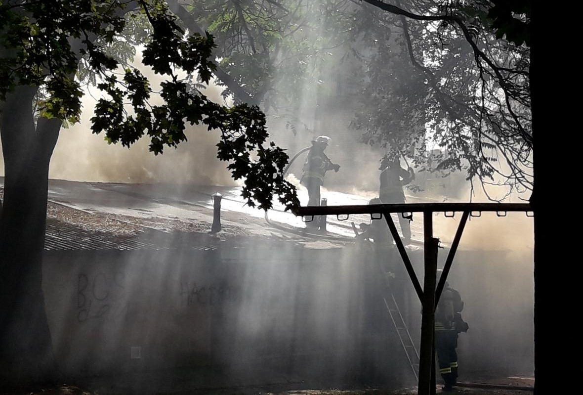 Спасатели рассказали подробности пожара в гаражном кооперативе в центре города - ФОТО, ВИДЕО