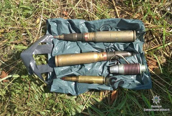  У жителя Бердянска полицейские нашли осколочный боеприпас и снаряды - ФОТО