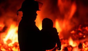 В Запорожье во время пожара едва не погиб 9-летний ребенок - ФОТО
