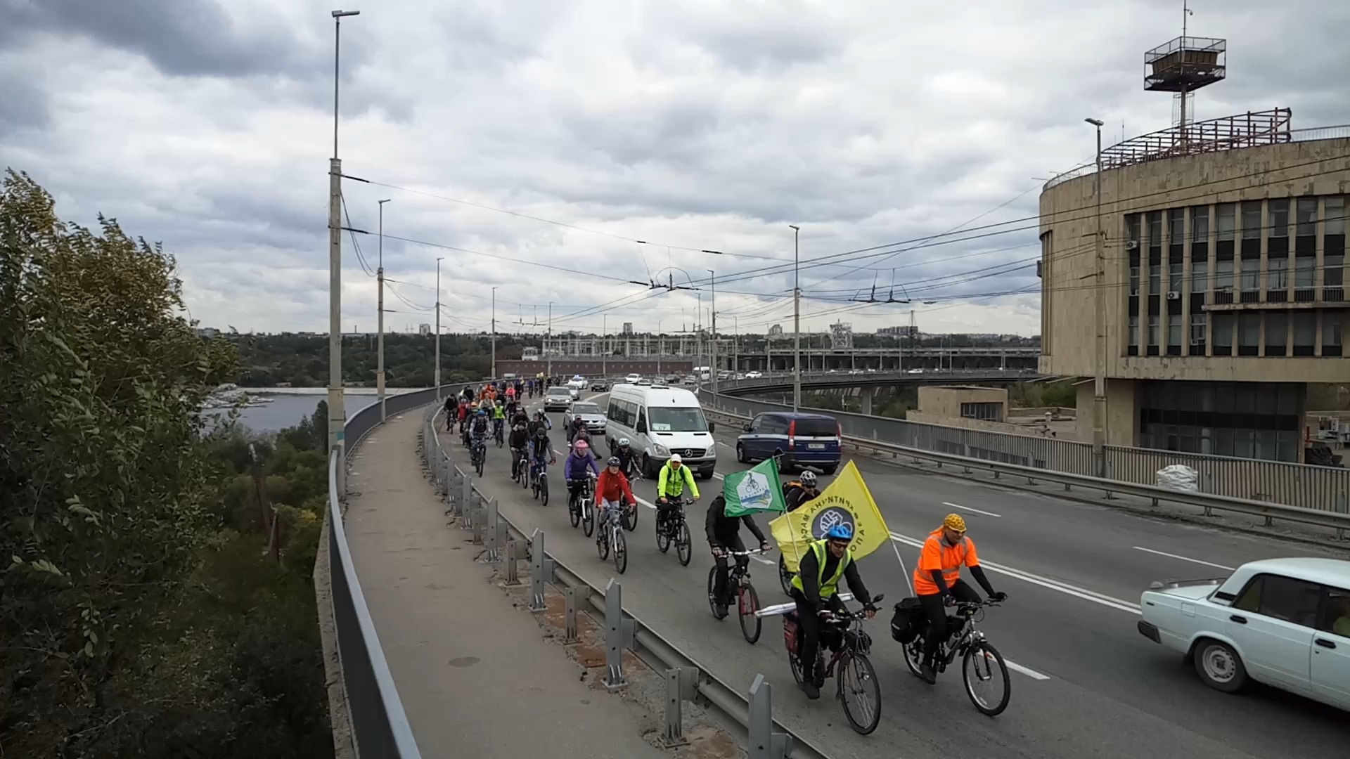 Запорожские велосипедисты провели велоакцию «За безопасные дороги» - ФОТО