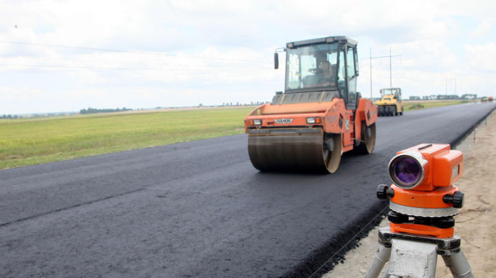 В Запорожской области в усиленном режиме продолжают ремонтировать дороги
