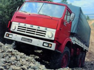 В Запорожской области грузовик врезался в металлическое ограждение