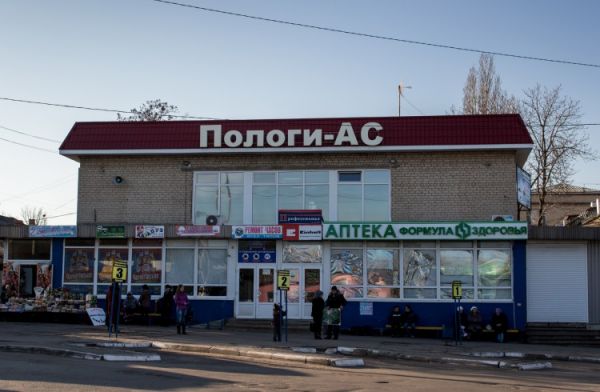 В Запорожской области на автостанции маршрутчик сломал женщине ногу