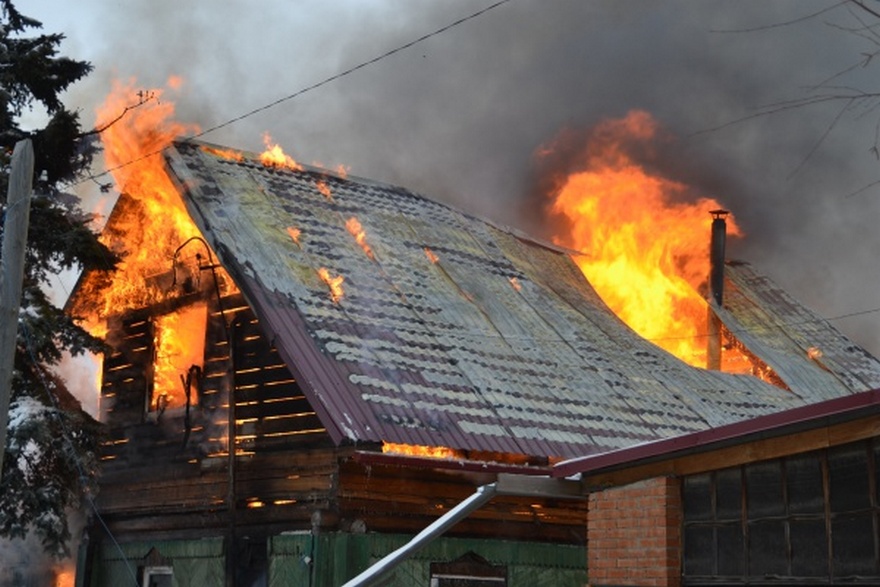 В Запорожской области ночью горел жилой дом