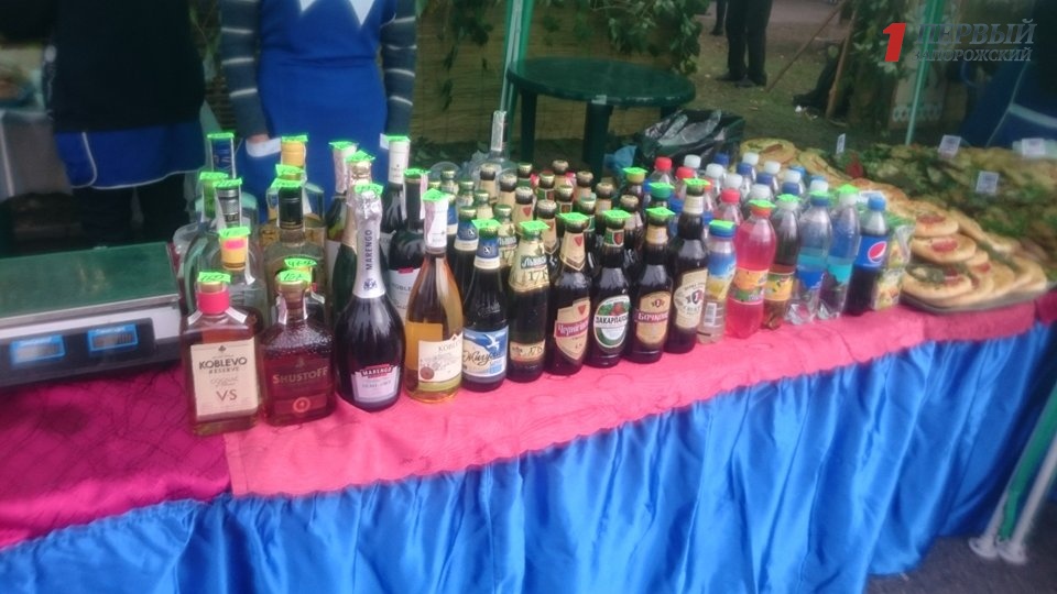Несмотря на запрет властей, на Покровской ярмарке во всю продают алкоголь - ФОТО