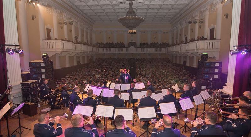 Оркестр военно-воздушных сил США исполнил в Запорожье гимн Украины - ФОТО