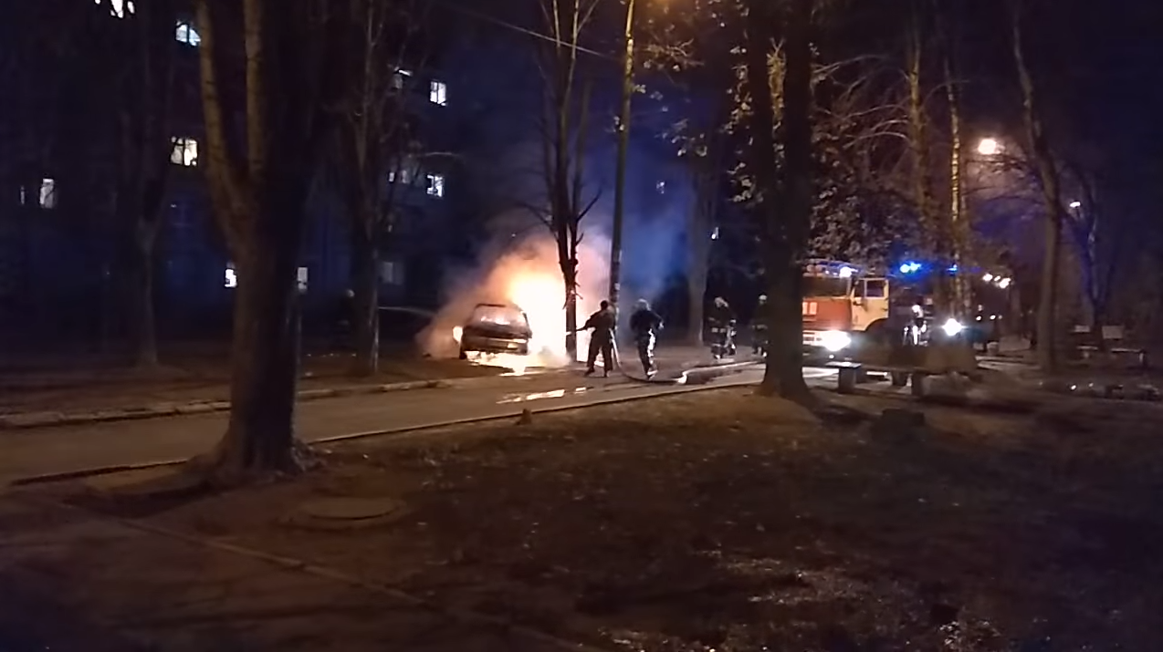 В Шевченковском районе Запорожья сгорело такси - ВИДЕО
