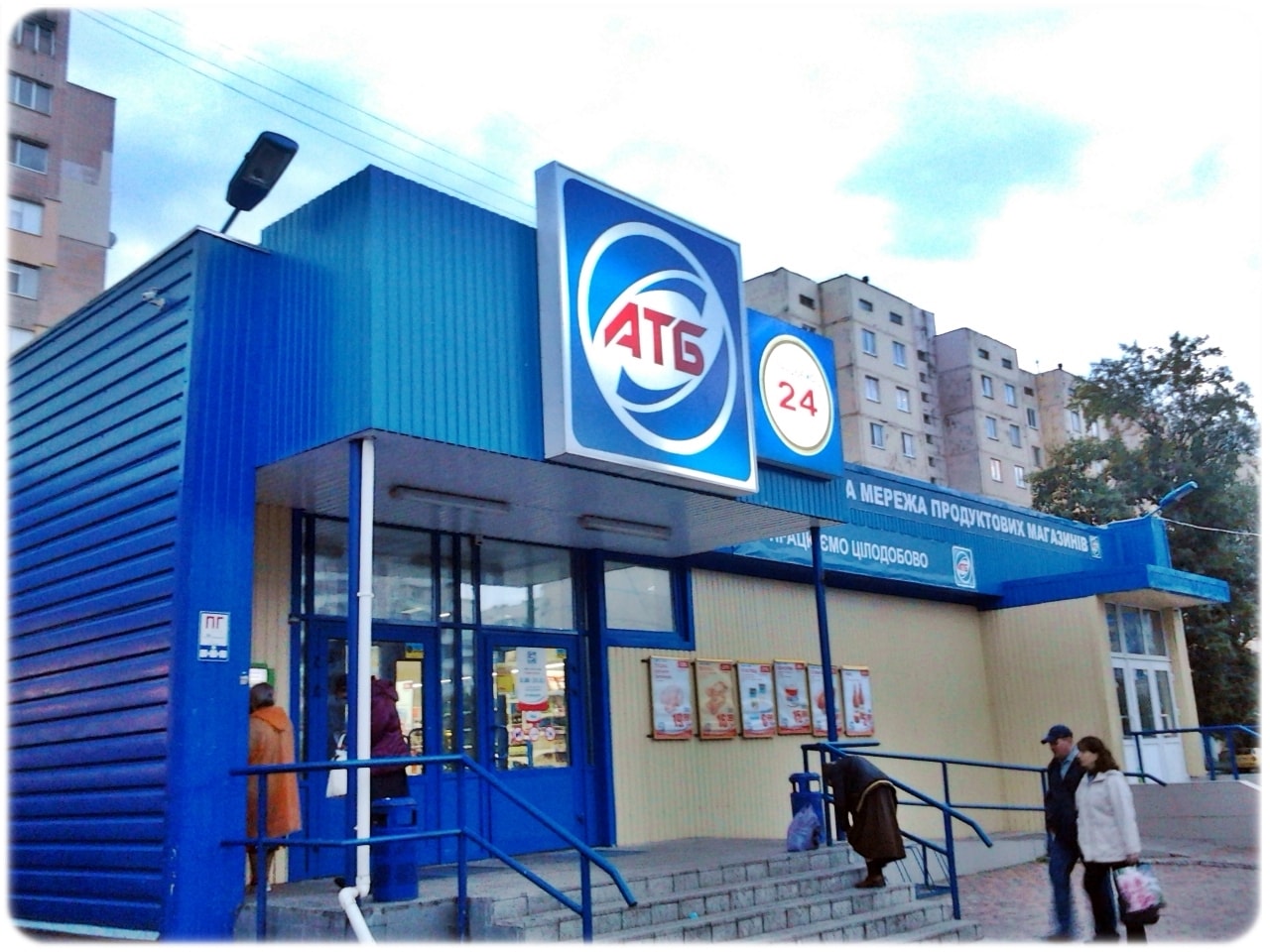 В Запорожской области в супермаркете поймали воровку-сладкоежку