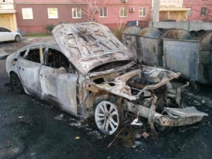 Ночью в Запорожье сгорели три иномарки - ФОТО