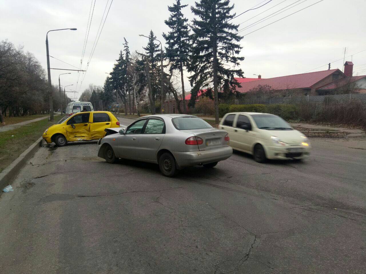 В Запорожье произошло очередное ДТП: две легковушки всмятку - ФОТО