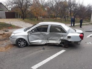В Запорожье столкнулись два авто: пострадавшие в больнице  - ФОТО