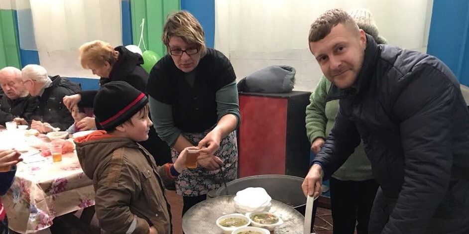 Не «гречкой» единой: в Запорожской области «укроповцы» решили к предстоящим выборам накормить и сагитировать местных жителей - ФОТО