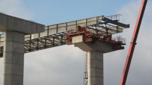 В Запорожье осталось соединить 60 метров основы мостов через Днепр – ФОТО