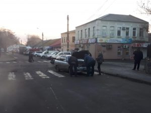 В Запорожской области автоледи спровоцировала ДТП на перекрестке - ФОТО