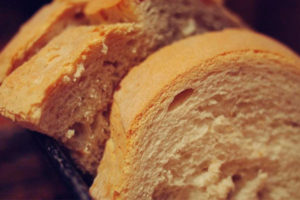 Жительница Запорожской области купила в супермаркете хлеб с фекалиями - ФОТО