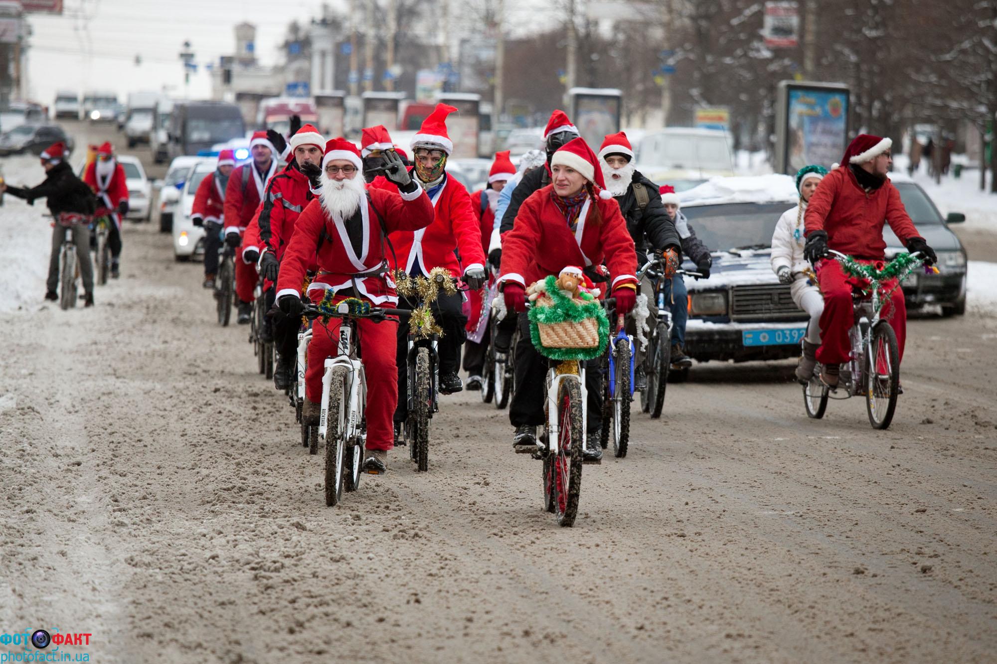 В канун Нового года десятки Дедов Морозов проедутся по Запорожью на велосипедах