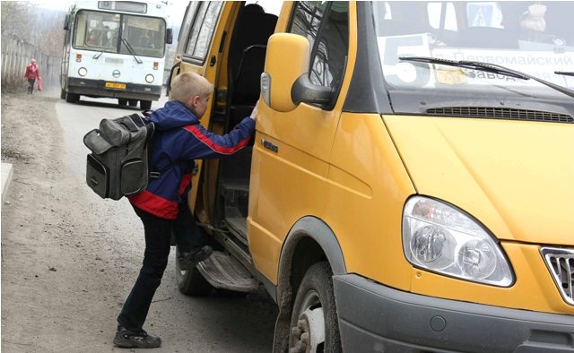 В Запорожье маршрутчик выгнал из транспорта ребенка из малообеспеченной семьи, потому что у мальчика не нашлось денег на проезд